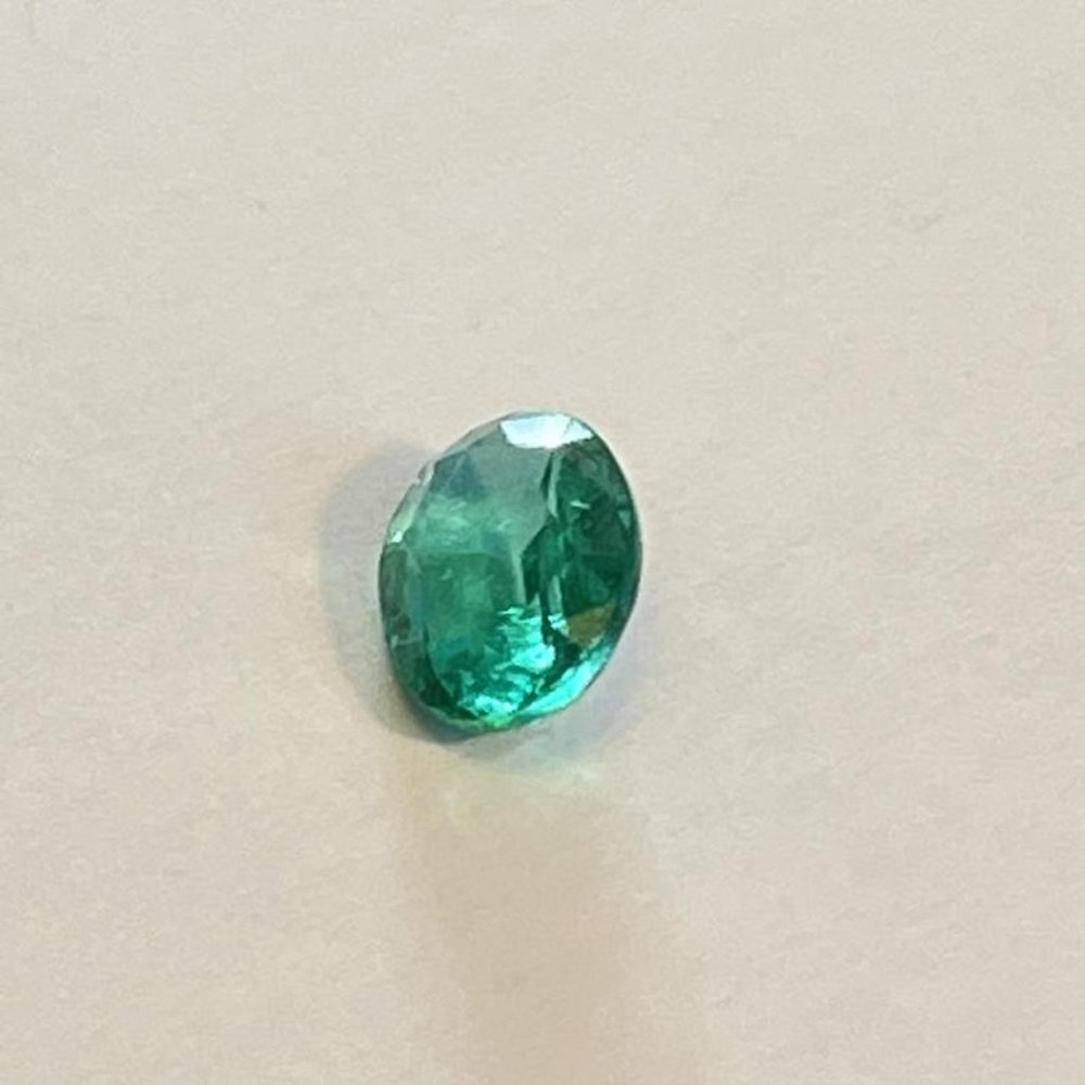 Excellent Vivid Natural Beryl Emerald 0.60 carats - Picture 8 of 10